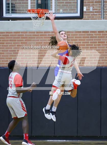 Thumbnail 2 in Carter vs. Community (UIL 4A Bi-District Playoff) photogallery.