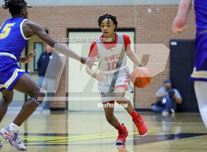 Thumbnail 1 in Carter vs. Community (UIL 4A Bi-District Playoff) photogallery.