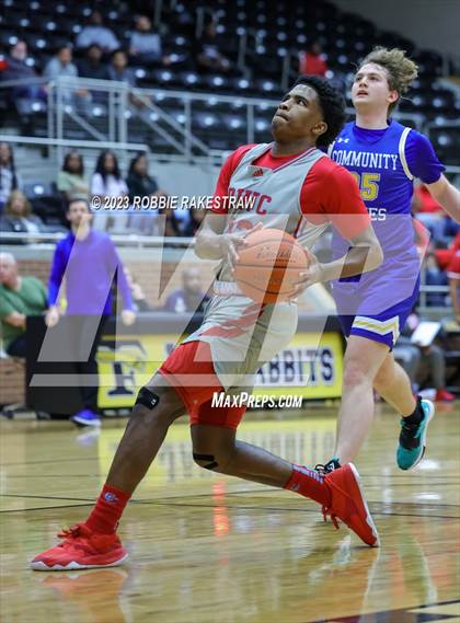 Thumbnail 2 in Carter vs. Community (UIL 4A Bi-District Playoff) photogallery.