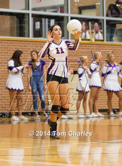 Thumbnail 3 in Farmersville vs. Edgewood photogallery.