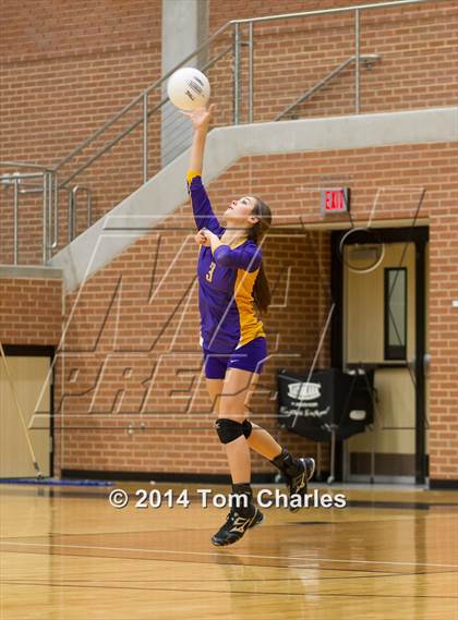 Thumbnail 3 in Farmersville vs. Edgewood photogallery.
