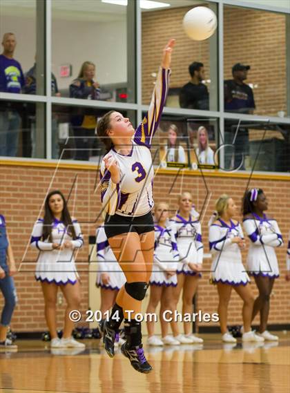 Thumbnail 1 in Farmersville vs. Edgewood photogallery.