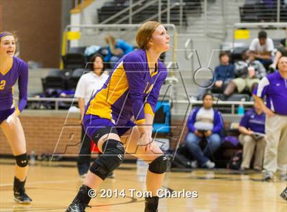 Thumbnail 3 in Farmersville vs. Edgewood photogallery.
