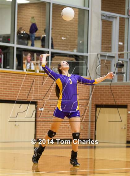 Thumbnail 2 in Farmersville vs. Edgewood photogallery.