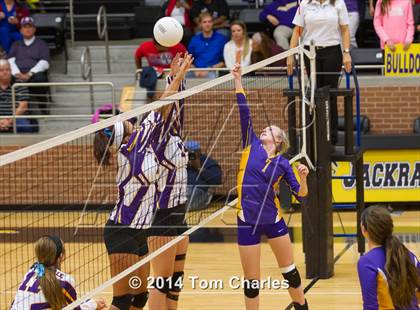 Thumbnail 1 in Farmersville vs. Edgewood photogallery.