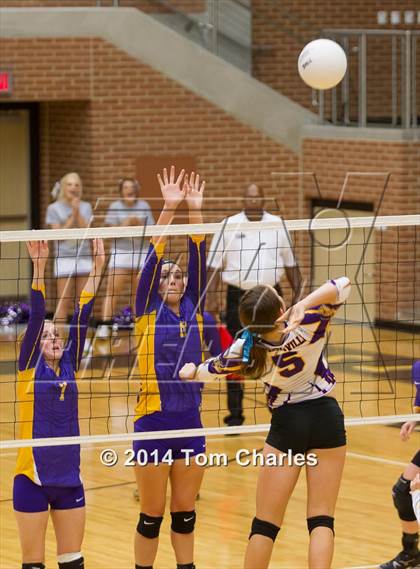 Thumbnail 1 in Farmersville vs. Edgewood photogallery.