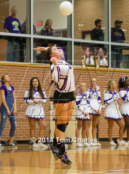 Thumbnail 3 in Farmersville vs. Edgewood photogallery.