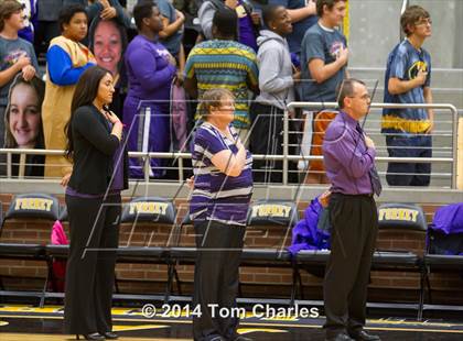 Thumbnail 2 in Farmersville vs. Edgewood photogallery.