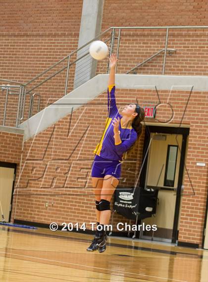 Thumbnail 1 in Farmersville vs. Edgewood photogallery.