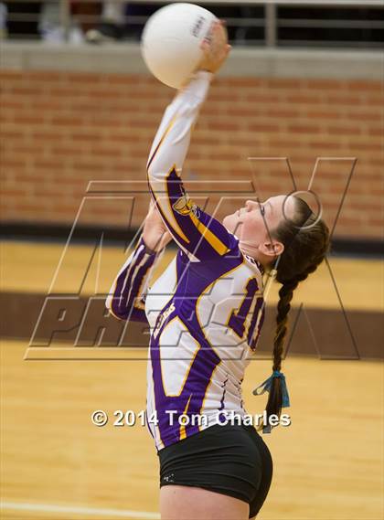 Thumbnail 3 in Farmersville vs. Edgewood photogallery.