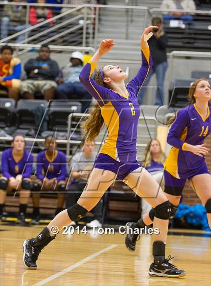 Thumbnail 3 in Farmersville vs. Edgewood photogallery.