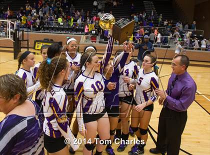 Thumbnail 3 in Farmersville vs. Edgewood photogallery.