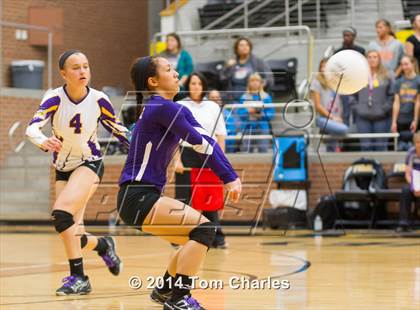 Thumbnail 2 in Farmersville vs. Edgewood photogallery.