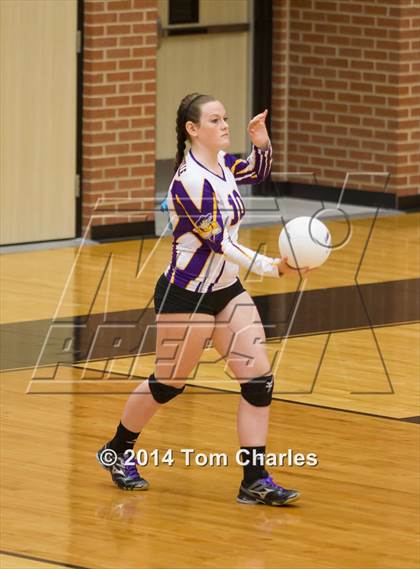 Thumbnail 2 in Farmersville vs. Edgewood photogallery.