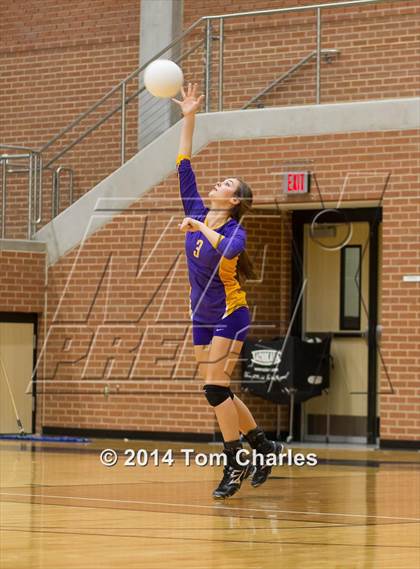 Thumbnail 2 in Farmersville vs. Edgewood photogallery.