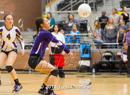 Thumbnail 3 in Farmersville vs. Edgewood photogallery.
