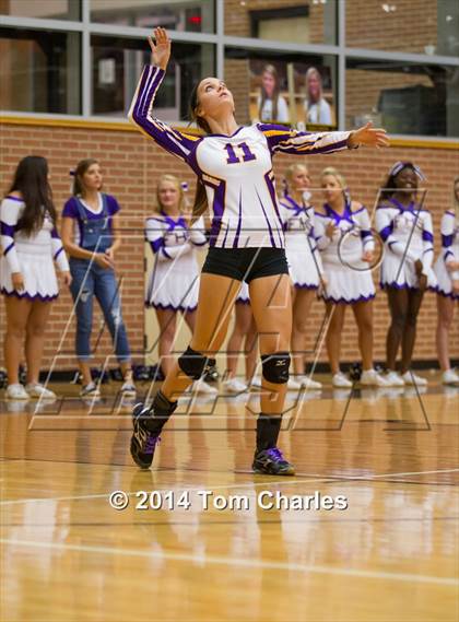 Thumbnail 1 in Farmersville vs. Edgewood photogallery.