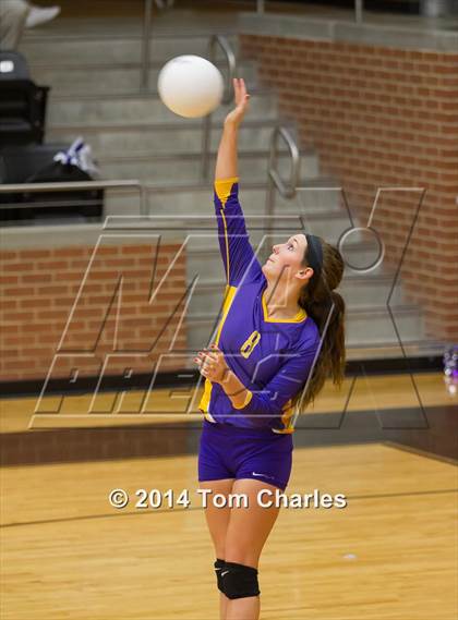 Thumbnail 1 in Farmersville vs. Edgewood photogallery.