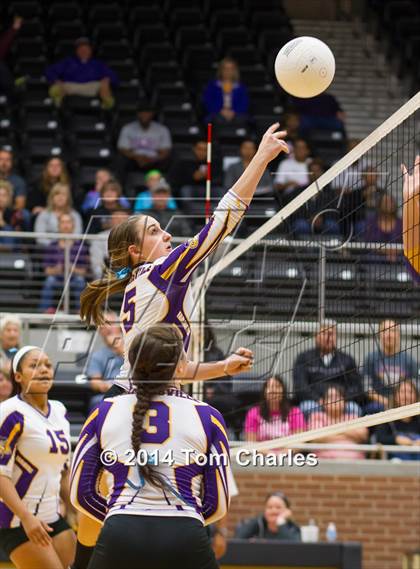 Thumbnail 1 in Farmersville vs. Edgewood photogallery.