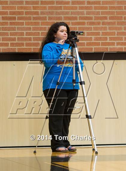 Thumbnail 1 in Farmersville vs. Edgewood photogallery.