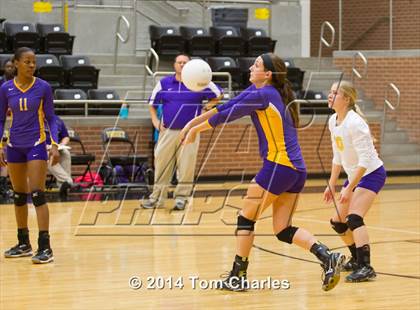 Thumbnail 1 in Farmersville vs. Edgewood photogallery.