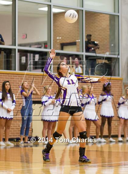 Thumbnail 1 in Farmersville vs. Edgewood photogallery.
