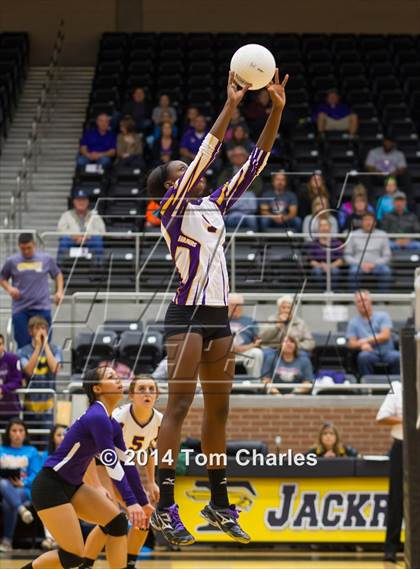 Thumbnail 3 in Farmersville vs. Edgewood photogallery.