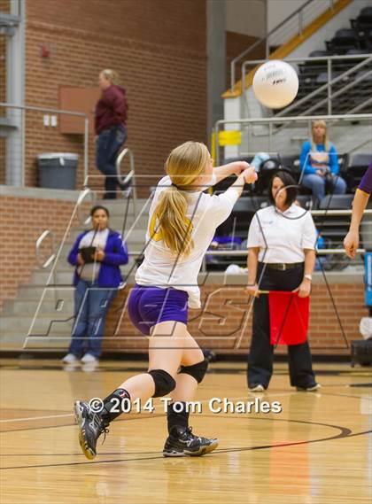 Thumbnail 2 in Farmersville vs. Edgewood photogallery.