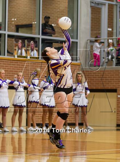 Thumbnail 3 in Farmersville vs. Edgewood photogallery.