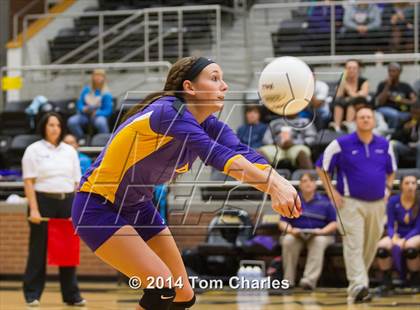 Thumbnail 2 in Farmersville vs. Edgewood photogallery.