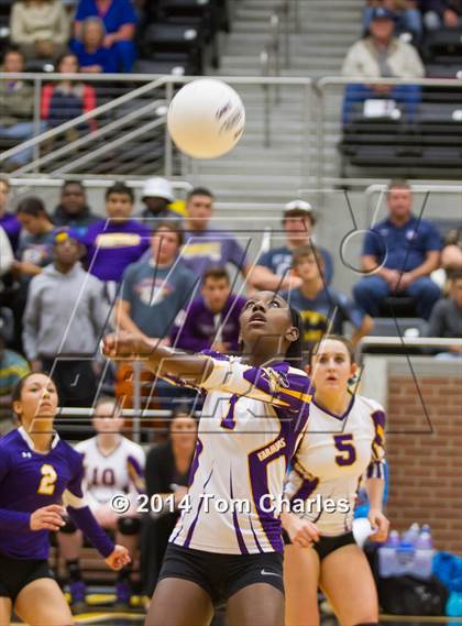 Thumbnail 1 in Farmersville vs. Edgewood photogallery.