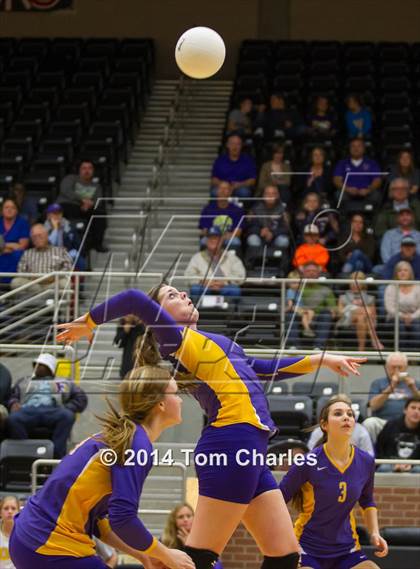 Thumbnail 3 in Farmersville vs. Edgewood photogallery.