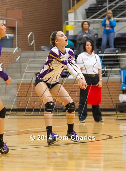Thumbnail 1 in Farmersville vs. Edgewood photogallery.