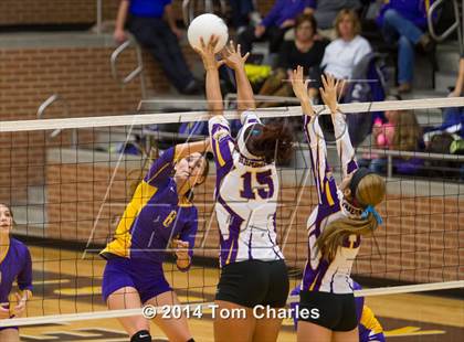 Thumbnail 3 in Farmersville vs. Edgewood photogallery.