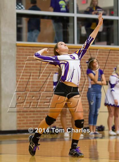 Thumbnail 1 in Farmersville vs. Edgewood photogallery.