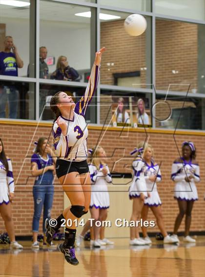 Thumbnail 2 in Farmersville vs. Edgewood photogallery.
