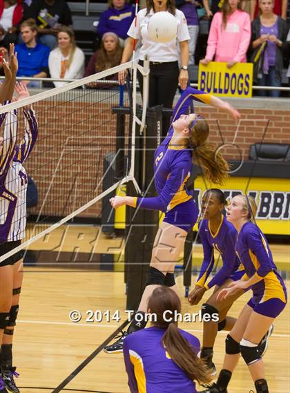Thumbnail 3 in Farmersville vs. Edgewood photogallery.