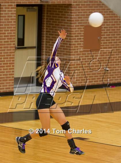 Thumbnail 3 in Farmersville vs. Edgewood photogallery.