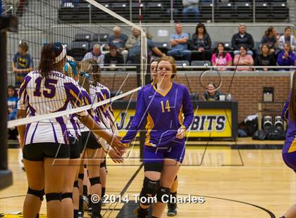 Thumbnail 3 in Farmersville vs. Edgewood photogallery.