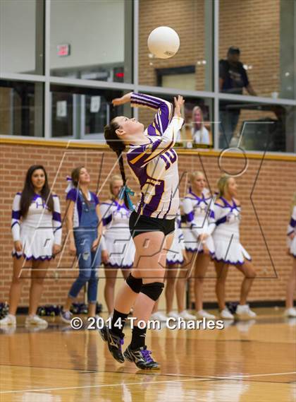 Thumbnail 2 in Farmersville vs. Edgewood photogallery.