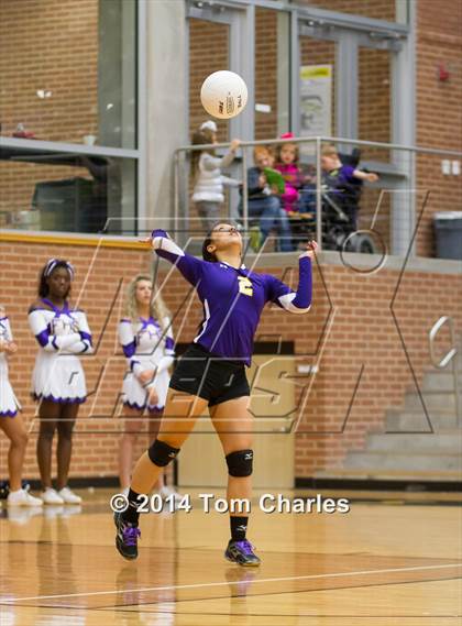 Thumbnail 3 in Farmersville vs. Edgewood photogallery.