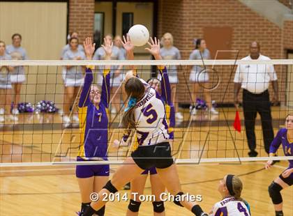Thumbnail 2 in Farmersville vs. Edgewood photogallery.