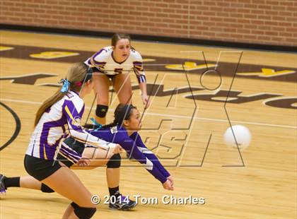 Thumbnail 2 in Farmersville vs. Edgewood photogallery.