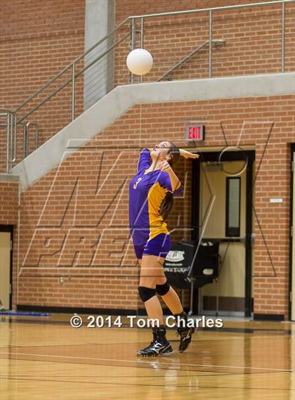 Thumbnail 1 in Farmersville vs. Edgewood photogallery.