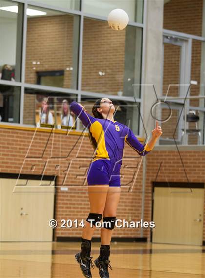 Thumbnail 1 in Farmersville vs. Edgewood photogallery.