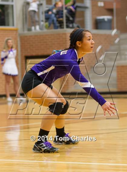 Thumbnail 3 in Farmersville vs. Edgewood photogallery.