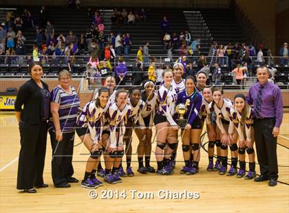 Thumbnail 1 in Farmersville vs. Edgewood photogallery.