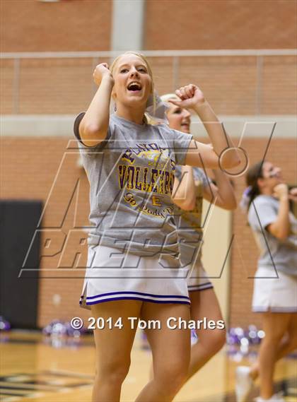 Thumbnail 1 in Farmersville vs. Edgewood photogallery.