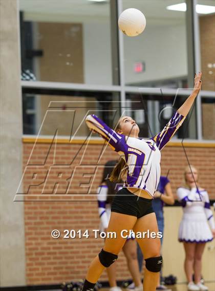 Thumbnail 3 in Farmersville vs. Edgewood photogallery.