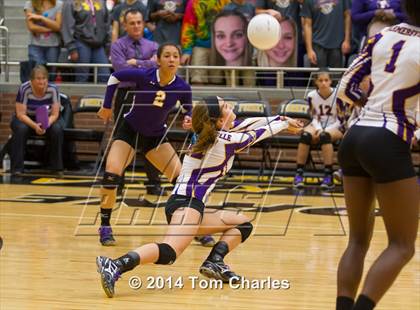 Thumbnail 3 in Farmersville vs. Edgewood photogallery.